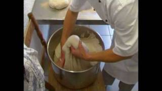 Brot backen im berghofstueblede [upl. by Enaile]