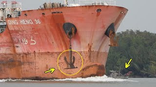 Container Ship Leaves Anchor Dangling While Making a 180Degree Turn [upl. by Judah]