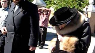 Hrhquotk MTosh Shlita walking with Children in Kiryas Tosh [upl. by Rennat799]