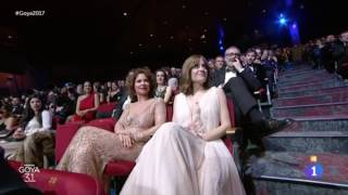 Vicky Larraz y Alexandra Jimenez en los Goya 2017 [upl. by Yruoc]