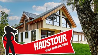 Haustour So sieht ein modernes Massivholzhaus von RemsMurrHolzhaus aus  Hausbau Helden [upl. by Nets]