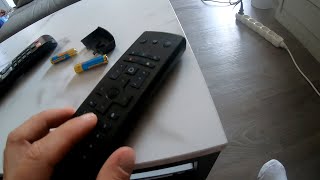 SFR BOX TV Problème de télécommande  remplacement piles [upl. by Nirek]