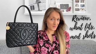 CHANEL MEDALLION TOTE  Review what fits inside pricing mod shots  Vintage Chanel  Lesley Adina [upl. by Spragens]