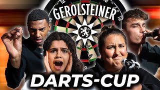 Wer trifft das Bullseye Zwei Teams ein Cup und null Ahnung  Gerolsteiner Darts Cup [upl. by Yk]