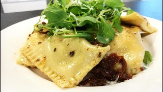 Selbstgemachte Ravioli mit Ricotta  Mori kocht [upl. by Ardnikat]