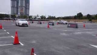 Camry 25 Hybrid Drag Races Accord [upl. by Nahtan238]