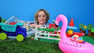 Nicoles Grüne Box  Ein Ballbecken für den Spielplatz  Spielzeugvideo für Kinder [upl. by Darrill202]