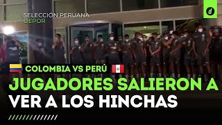 JUGADORES de la SELECCIÓN PERUANA salieron a ver el BANDERAZO en la PREVIA del COLOMBIA vs PERÚ [upl. by Kurzawa]