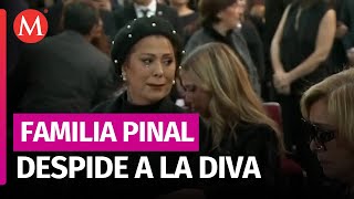 Alejandra Guzmán y Sylvia Pasquel escoltan féretro de Silvia Pinal en Bellas Artes [upl. by Faus]