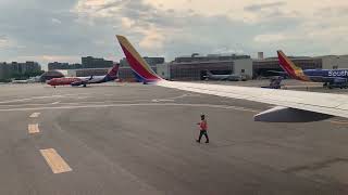 Pushback B737700 Southwest a DCA [upl. by Netti644]