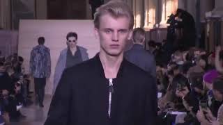 HOMME PLISSÉ ISSEY MIYAKE FallWinter 2017 Collection  4k HD [upl. by Pepe504]