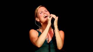 Jennifer Nettles Acoustic Evening  Gravity [upl. by Nylasor]