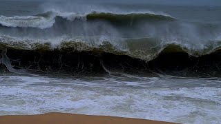 Imagina entrar nesse Mar com essas ondas na Beira [upl. by Narih227]