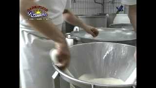 Mozzarella Tradizionale filatura a mano [upl. by Kalmick]