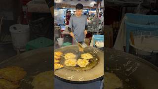 Crispy Mussels omelette  Thai Street Food [upl. by Lachus660]