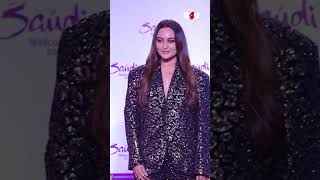 Sonakshi Ki Smile Par Hum Hue Fidaa trendingvideos paparazzi [upl. by Petula655]