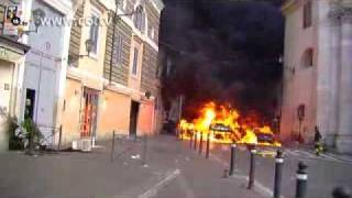 Gli scontri di Piazza del Popolo e i roghi delle camionette [upl. by Oirretno997]