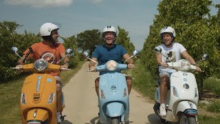 De Romeos  Echte Vrienden Officiële Videoclip [upl. by Mattah]