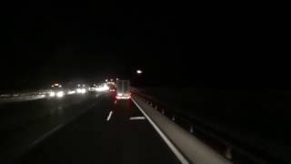 Spanplatte auf der Autobahn hebt ab [upl. by Tunk]