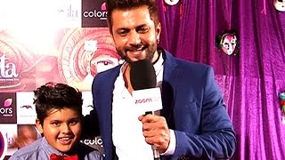 Aamir Dalvi Takes A Entry On Red Carpet With His Cute Little Son  TellyTopUp [upl. by Suivatna]