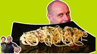 3 Razones Por las que Pasta Aglio Olio e Peperoncino Es la Única Pasta Que Necesitas [upl. by Tito]