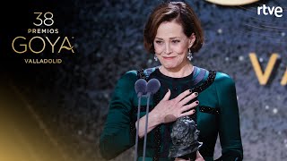 SIGOURNEY WEAVER recibe el GOYA INTERNACIONAL  Premios Goya 2024 [upl. by Aratak]