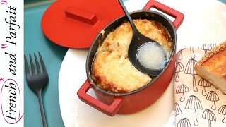 How to make French Onion Soup Soupe à loignon Recipe [upl. by Nnednarb]