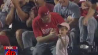 3YearOld Tosses Dads Foul Ball Back [upl. by Meisel]