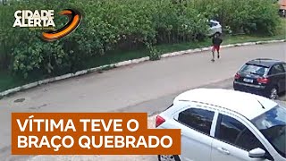 Homem fala do momento em que teve carro roubado por homem armado em Ceilândia  Cidade Alerta DF [upl. by Affay558]