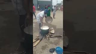 OPS COZINHANDO A FRELIMO NA RUA DE MAPUTO [upl. by Aiderfla]