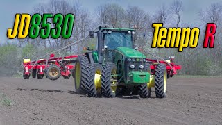 John Deere 8530 amp Väderstad Tempo R12 Sunflower seeding [upl. by Cirek]