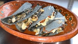 Quesadillas de Huitlacoche [upl. by Gerge]