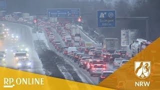 Wetter Schnee in NRW sorgt für Stau und Unfälle [upl. by Clemence]