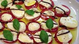 Mozzarella mit Tomaten selber machen  Italienische Kochschule [upl. by Dnalevets648]