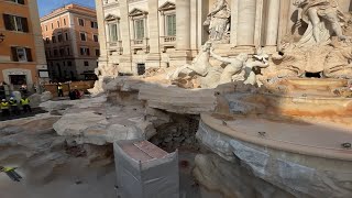 Luoghi  ROMA  Fontana di Trevi svuotata e con passerella [upl. by Nairrot806]