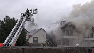 Brand am Reihenhaus in Hagen greift auf Nachbarhaus über [upl. by Dnaltruoc]