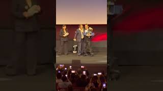 JOHNNY DEEP bacia sulle labbra RICCARDO SCAMARCIO alla festa del cinema a ROMA [upl. by Pail814]