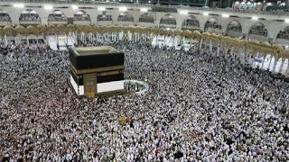 Migliaia di persone pregano intorno alla Kaaba alla Mecca [upl. by Audun]