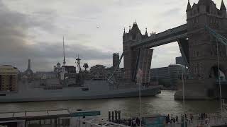 Indian Navy INS Tabar Talwarclass frigate passing under Tower Bridge [upl. by Pry]