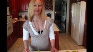 Bettys Quick Tip 72How to Keep Peeled and Sliced Apples Fresh [upl. by Dorothi]