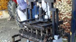 Briquette press 25 briquette in 1 minute [upl. by Cedar]