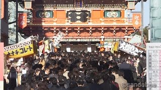 神田明神初詣参拝客で大混雑。Kanda Myojin that is crowded with New Years visit to a Shinto shrine visitors [upl. by Ecire189]