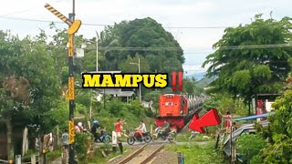 trending SUDAH DIHENTIKAN OLEH WARGA DUA PENGENDARA INI NEKAT MENEROBOS‼️ [upl. by Dott128]