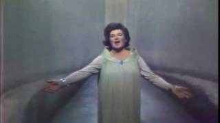 Birgit Nilsson sings quotDich Teure Hallequot from Tannhauser [upl. by Korwun80]