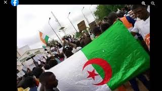 Le Drapeau Algérien Brandi Au Niger En Signe De Résistance A LImpérialisme Algérie [upl. by Cinnamon735]