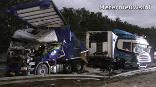 Drie vrachtwagens op elkaar op de A28 bij Assen [upl. by Ahseniuq]