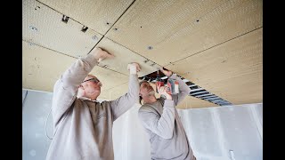 WEM Lehm Deckenheizung und Deckenkühlung  VerarbeitungMontage der Lehmplatten an der Decke [upl. by Nawek968]