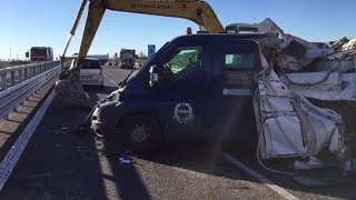 Portavalori assaltato con le ruspe rapina a Melitto in provincia di Bari [upl. by Ainadi]