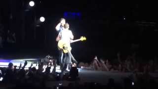 Thomas Rhett sings Happy Birthday  Anything Goes Tour  Tampa FL [upl. by Emmalynn]