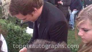 Michael C Hall  Signing Autographs at the Early Show [upl. by Eltsyek]